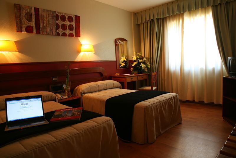 Hotel Airinos 3* Cangas Exterior foto